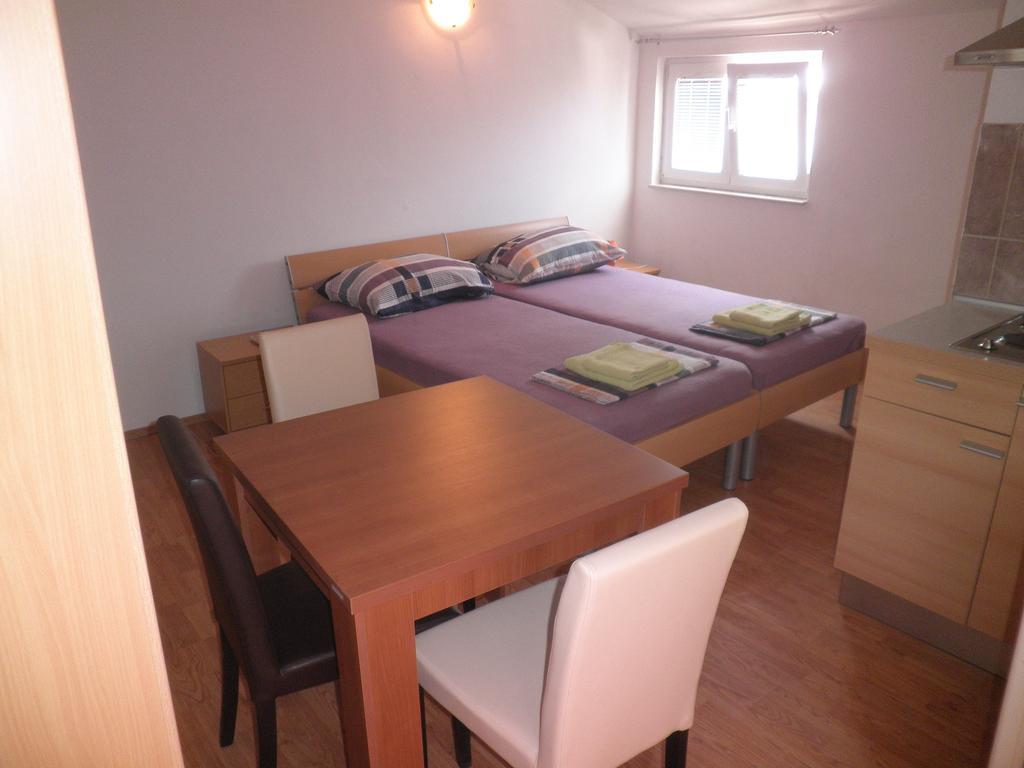 Apartments Muic Tisno Exterior photo