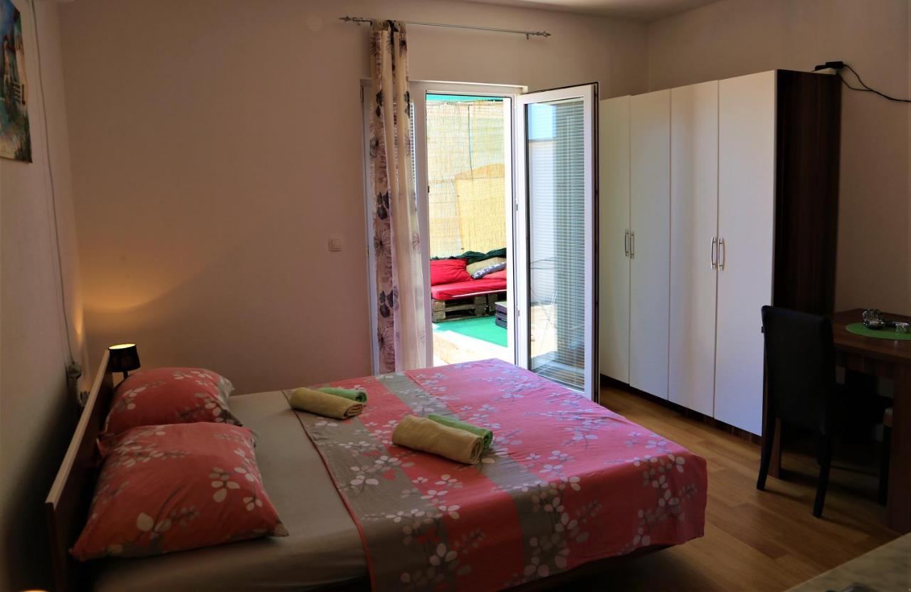 Apartments Muic Tisno Exterior photo